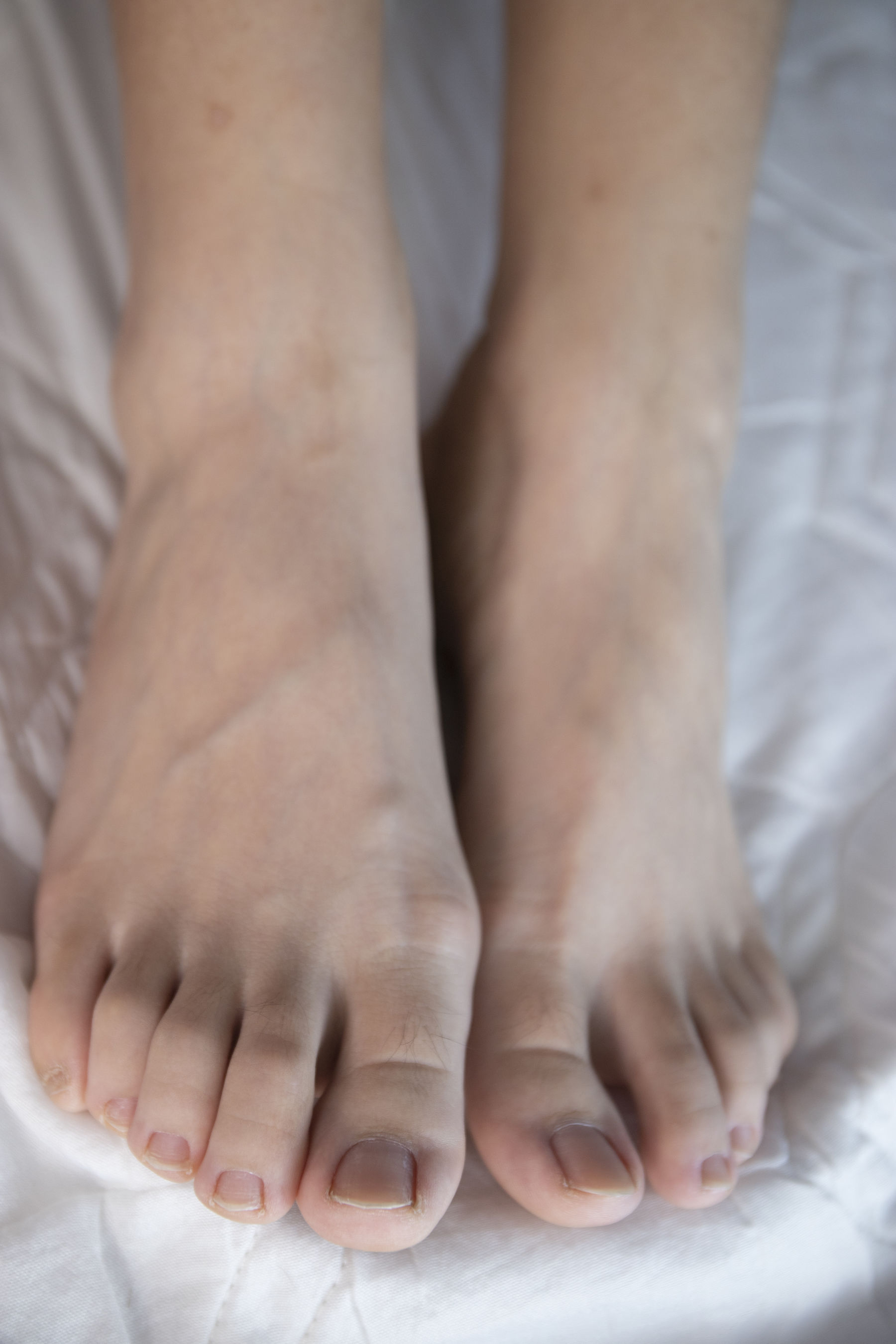 南国足艺 - 小美&amp;小惠 床上一边聊天一边展示原味美脚，睡着了遭到室友玩脚  第25张