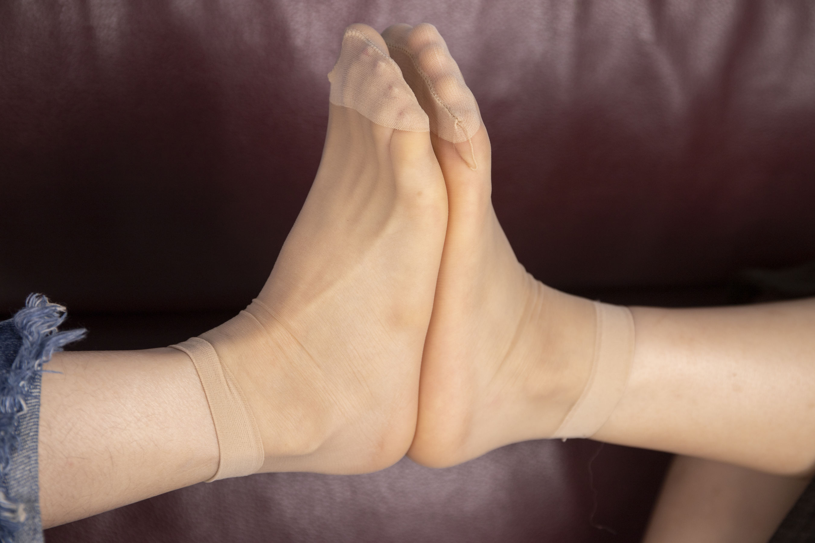 南国足艺 - 小娴&amp;晓月 肉丝脚对脚秀脚丫，两人还聊天自拍  第73张