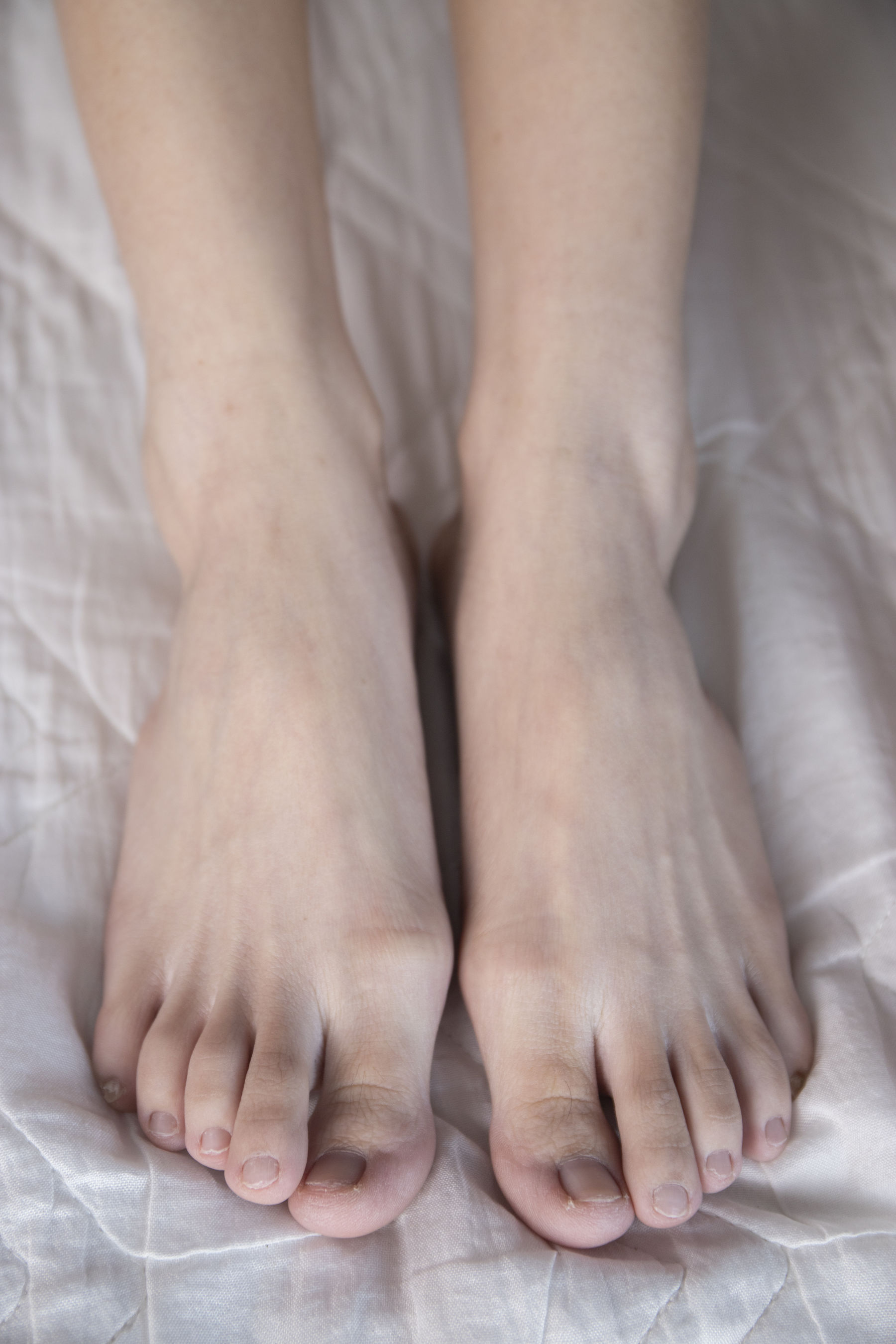 南国足艺 - 小美&amp;小惠 床上一边聊天一边展示原味美脚，睡着了遭到室友玩脚  第91张