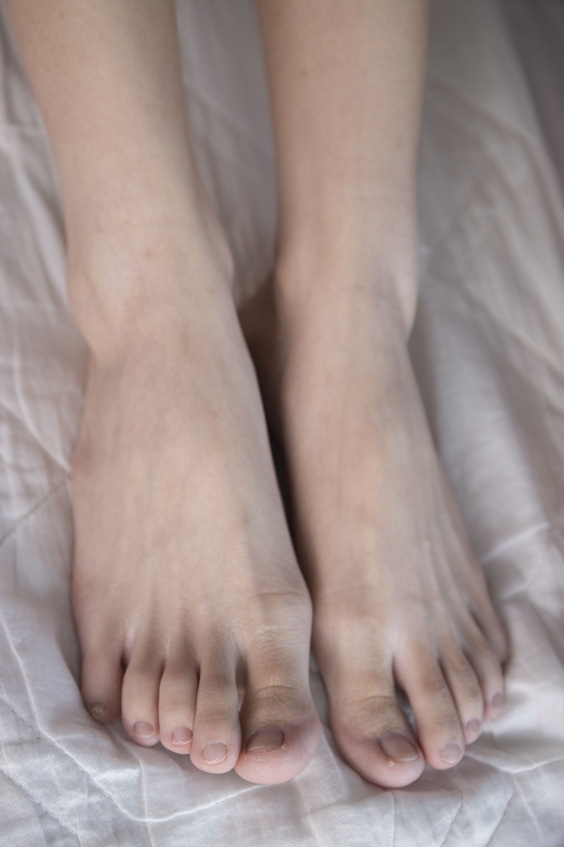 南国足艺 - 小美&amp;小惠 床上一边聊天一边展示原味美脚，睡着了遭到室友玩脚  第92张