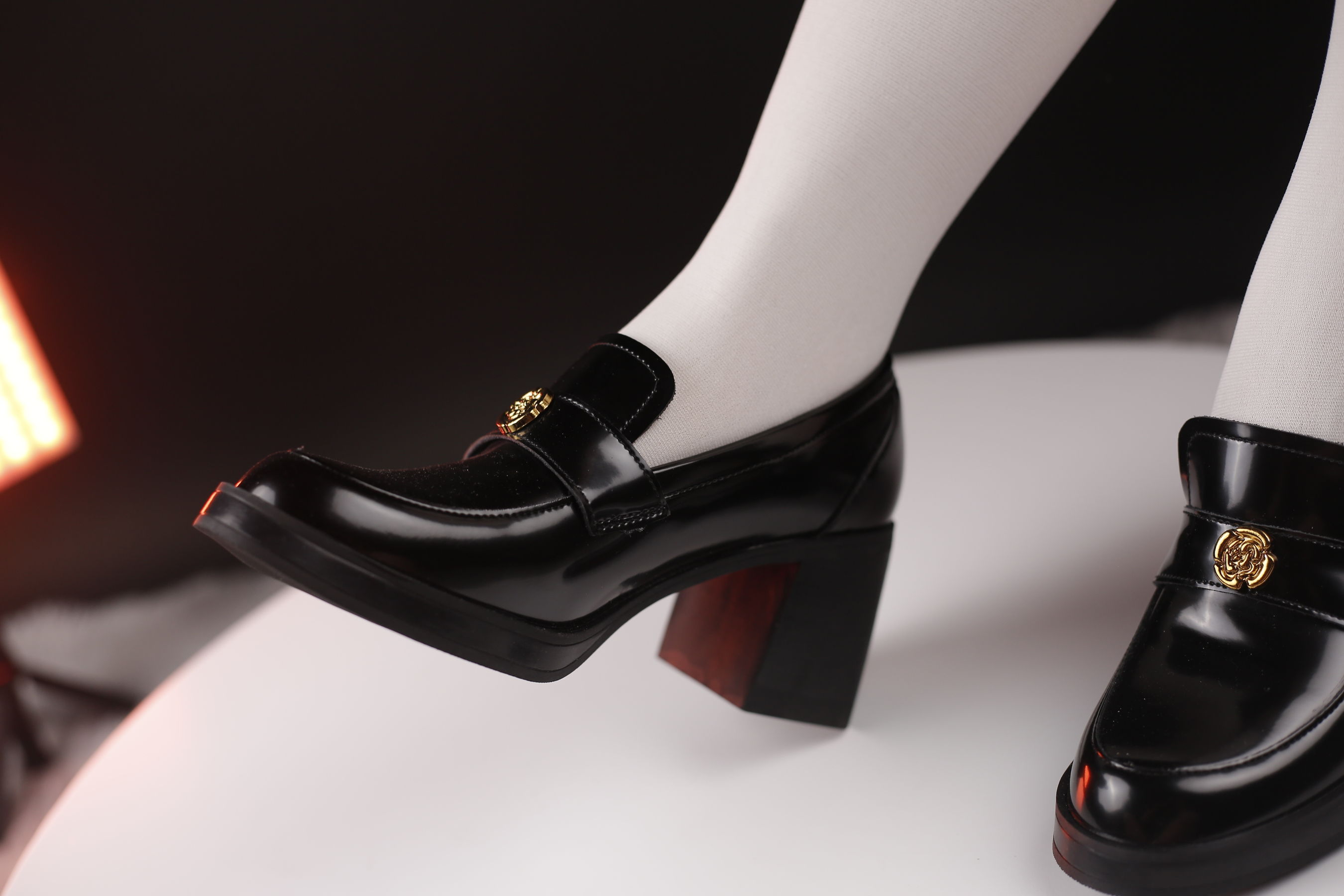 小糖果 微甜 - 白丝黑色高跟  第37张