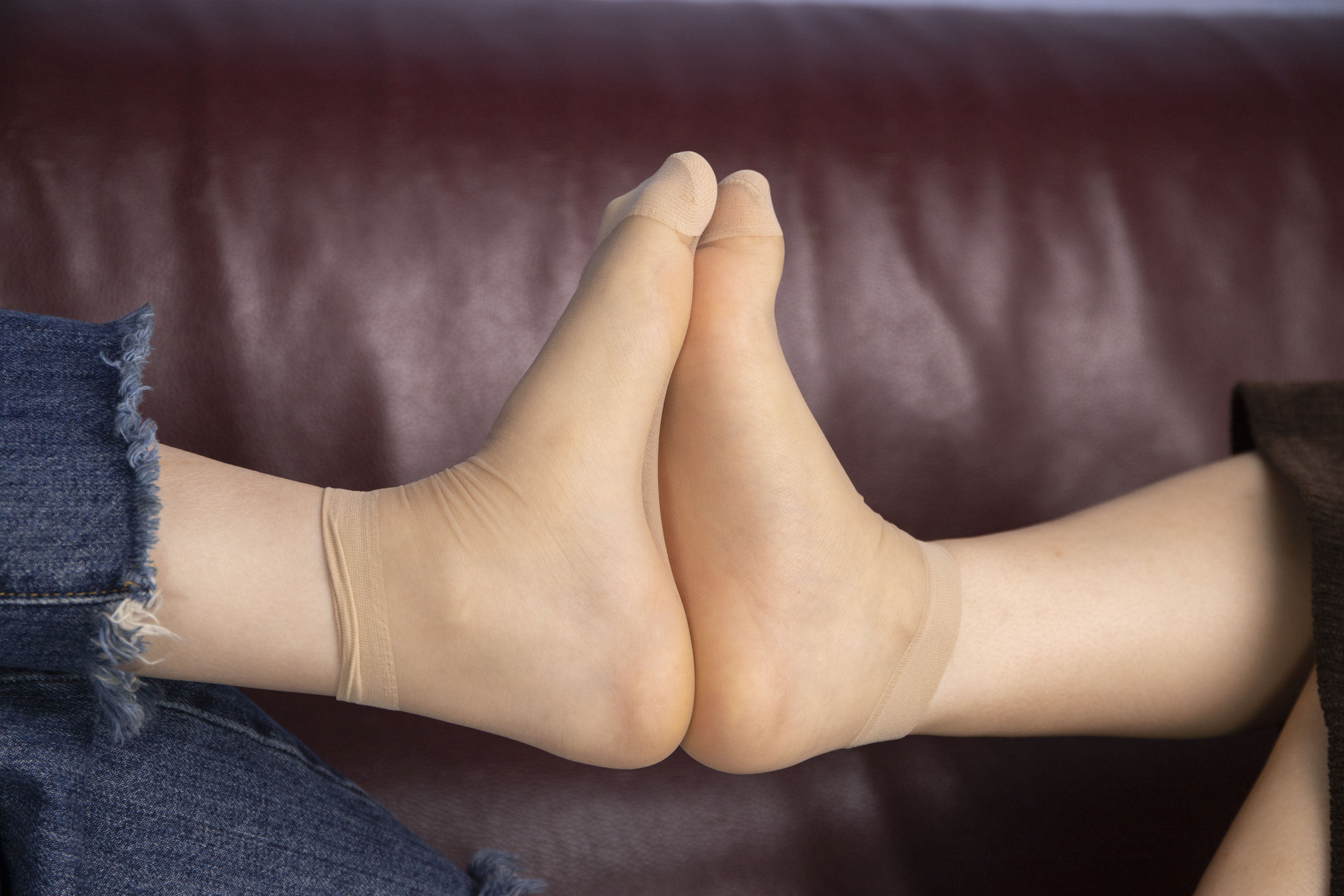 南国足艺 - 小娴&amp;晓月 肉丝脚对脚秀脚丫，两人还聊天自拍  第61张