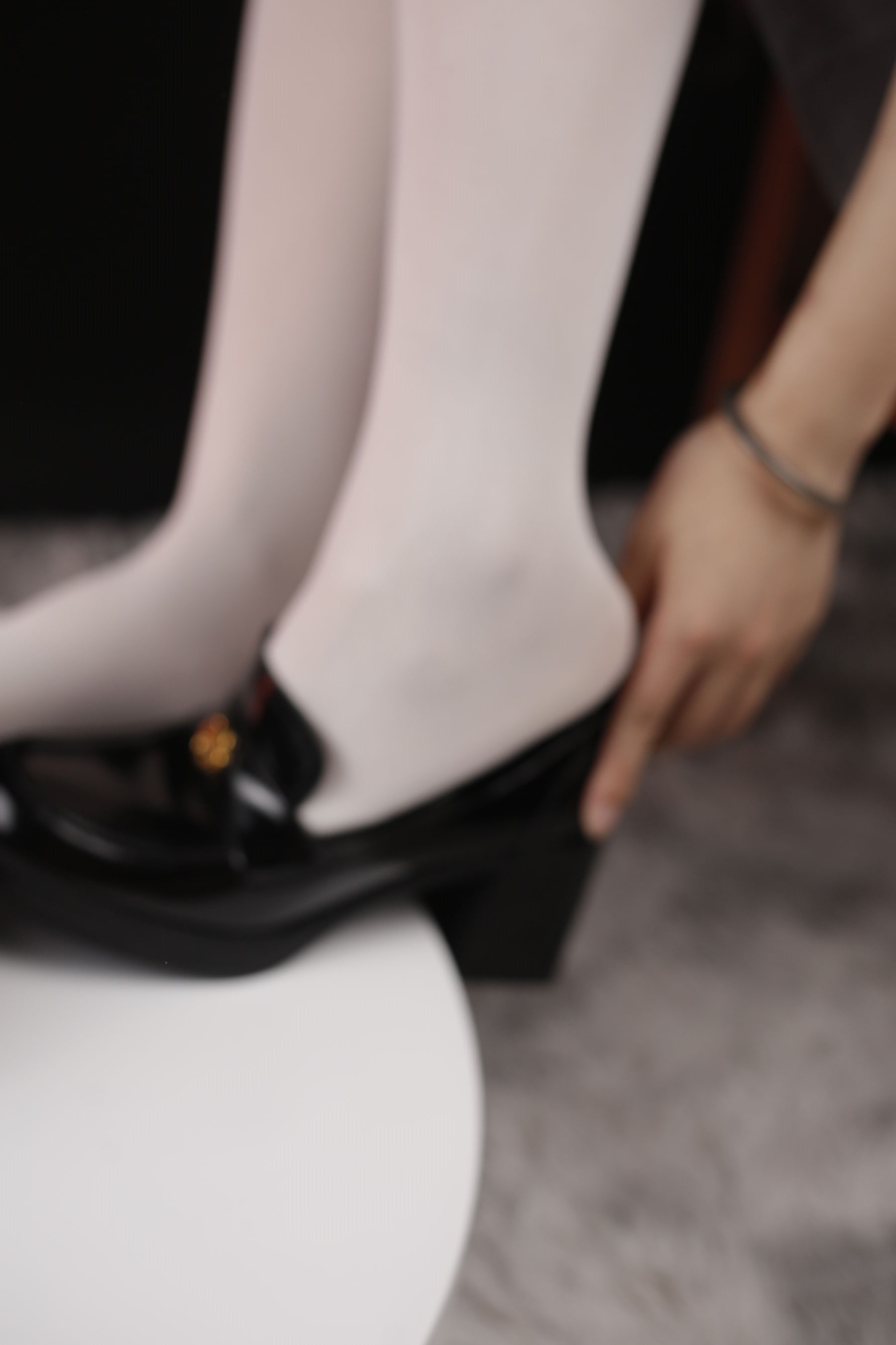 小糖果 微甜 - 白丝黑色高跟  第29张