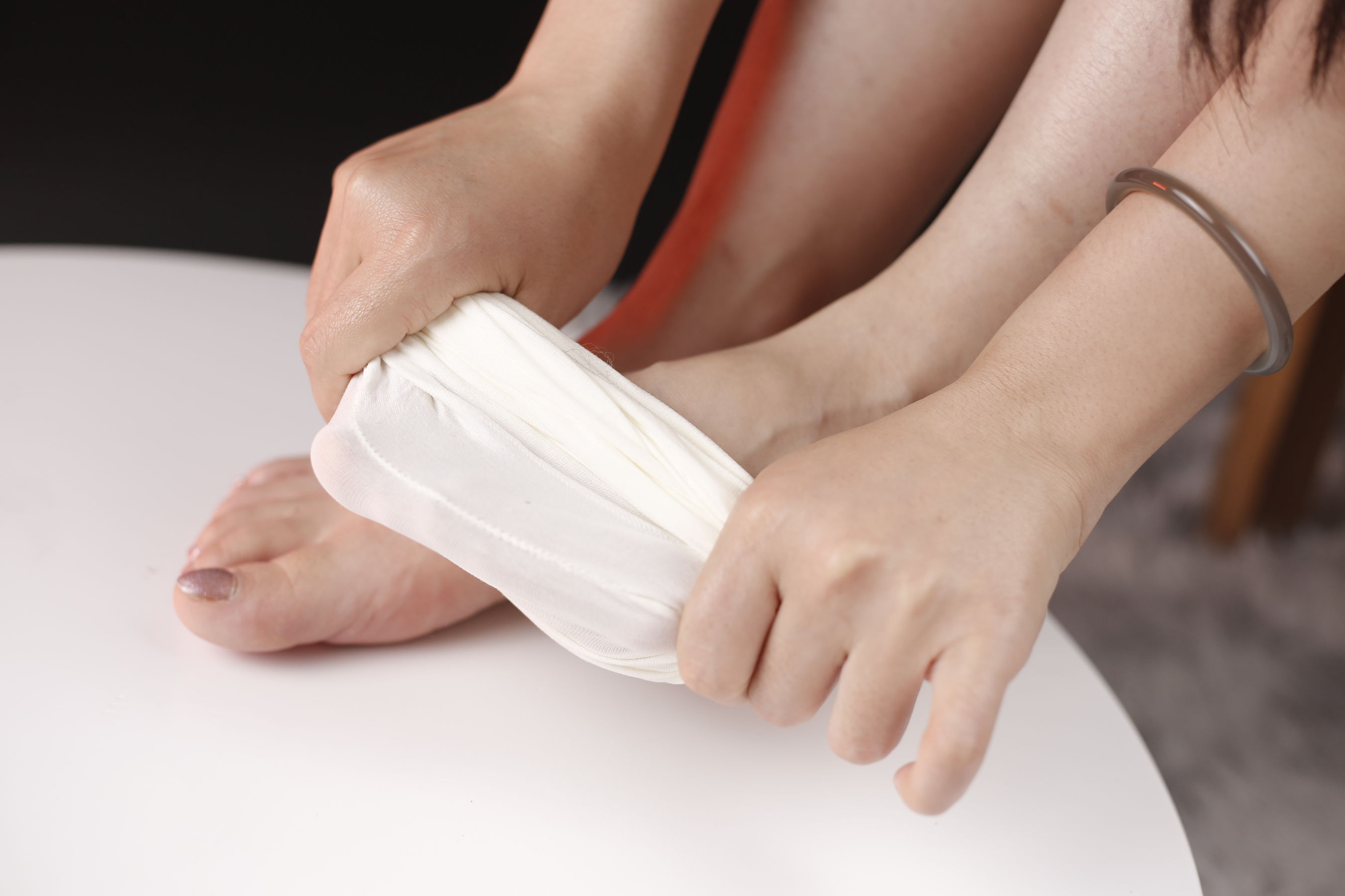 小糖果 微甜 - 白丝黑色高跟  第3张