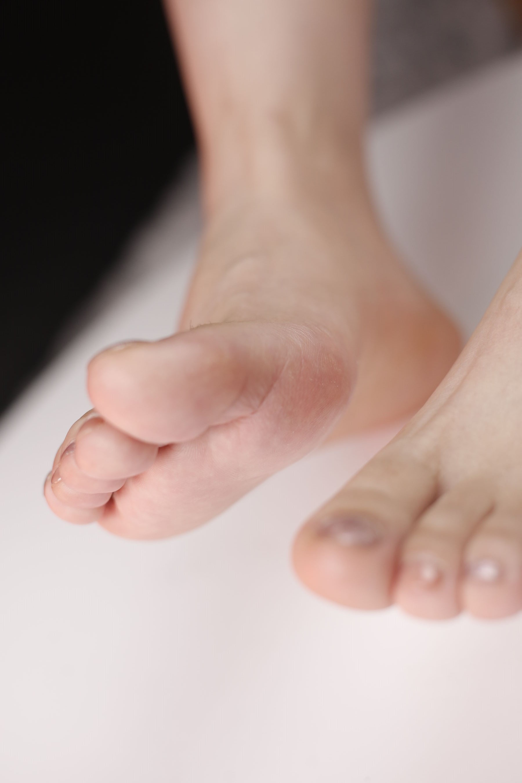 小糖果 微甜 - 白丝黑色高跟  第3张