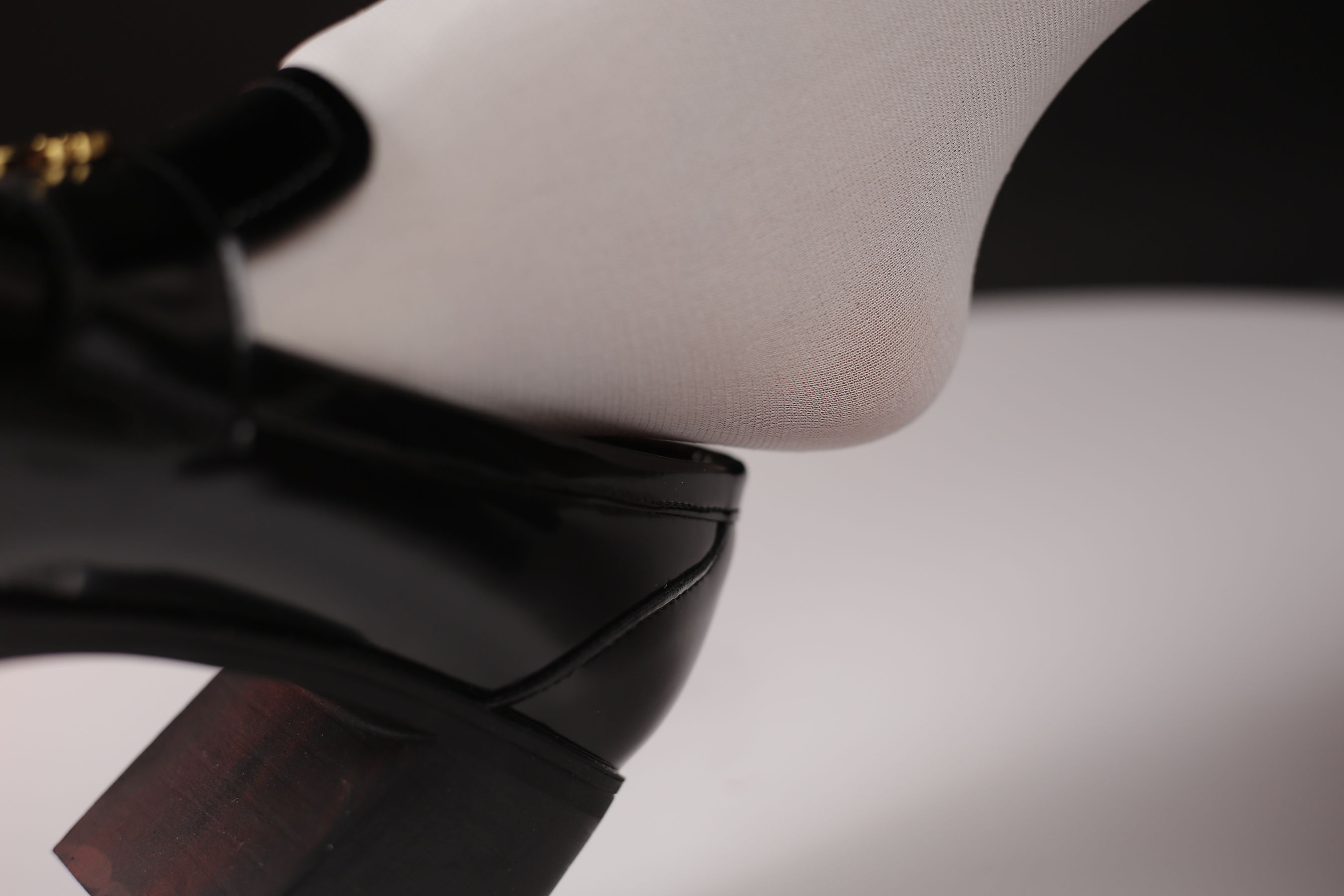 小糖果 微甜 - 白丝黑色高跟  第43张