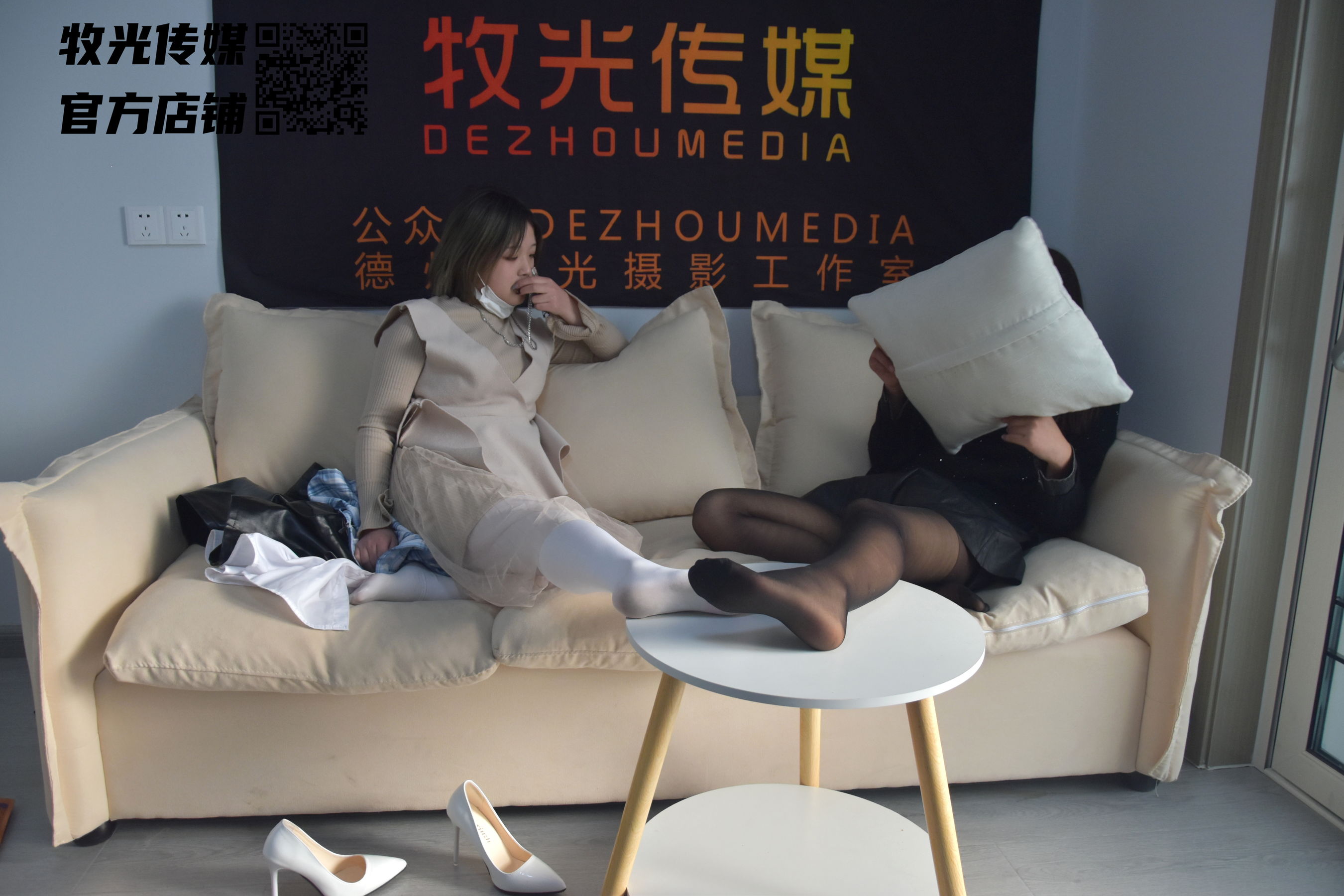 牧光传媒 - 黑白15D双丝美足  第4张
