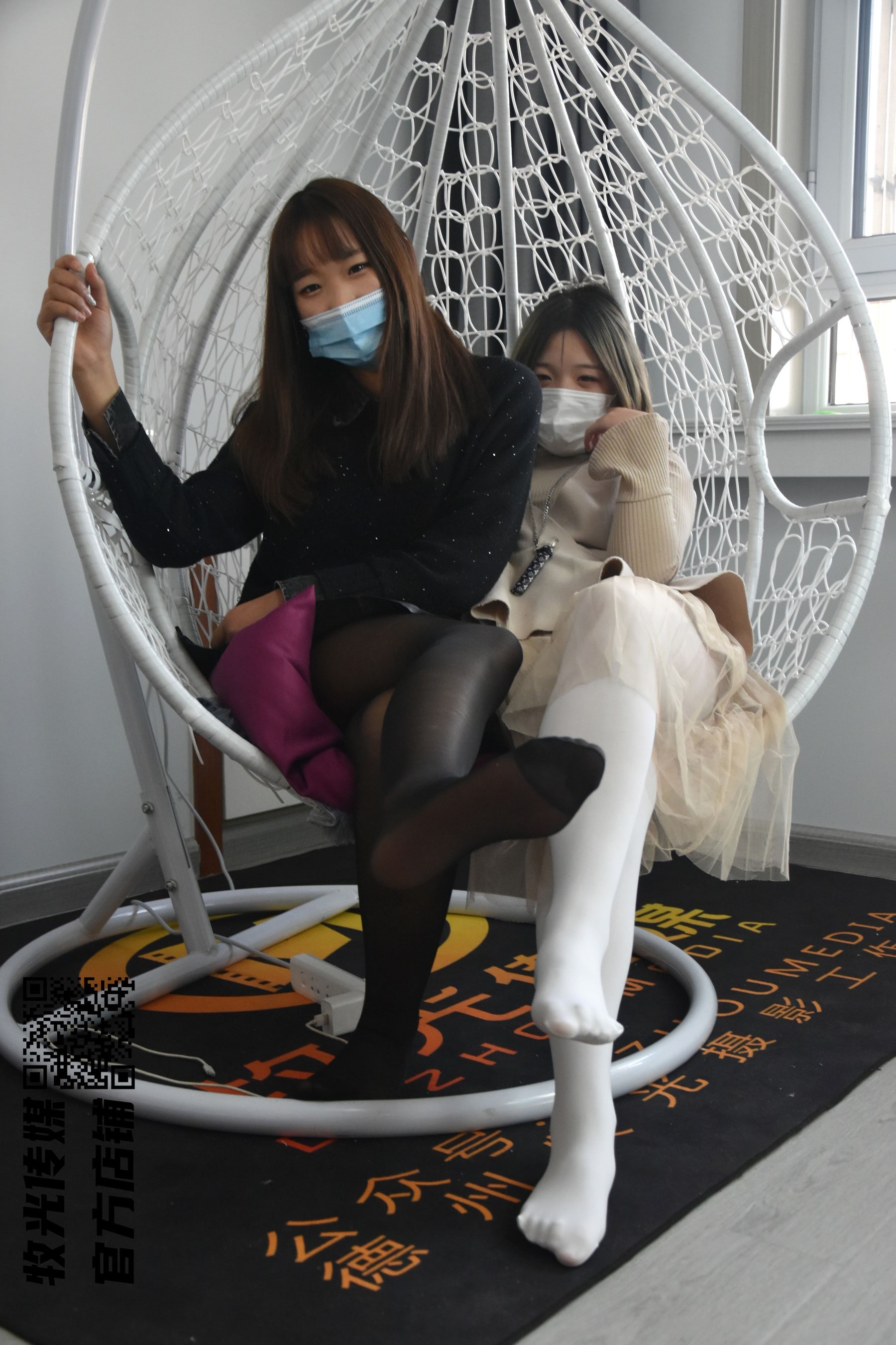牧光传媒 - 黑白15D双丝美足  第25张