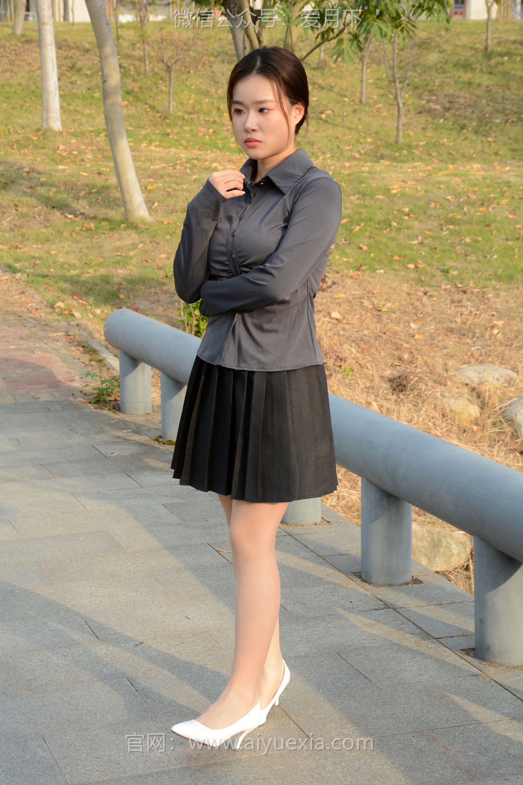 月下摄影 NO.006 茜茜 ~灰色小JK 这身灰色小JK被我穿出了正装的感觉  第16张