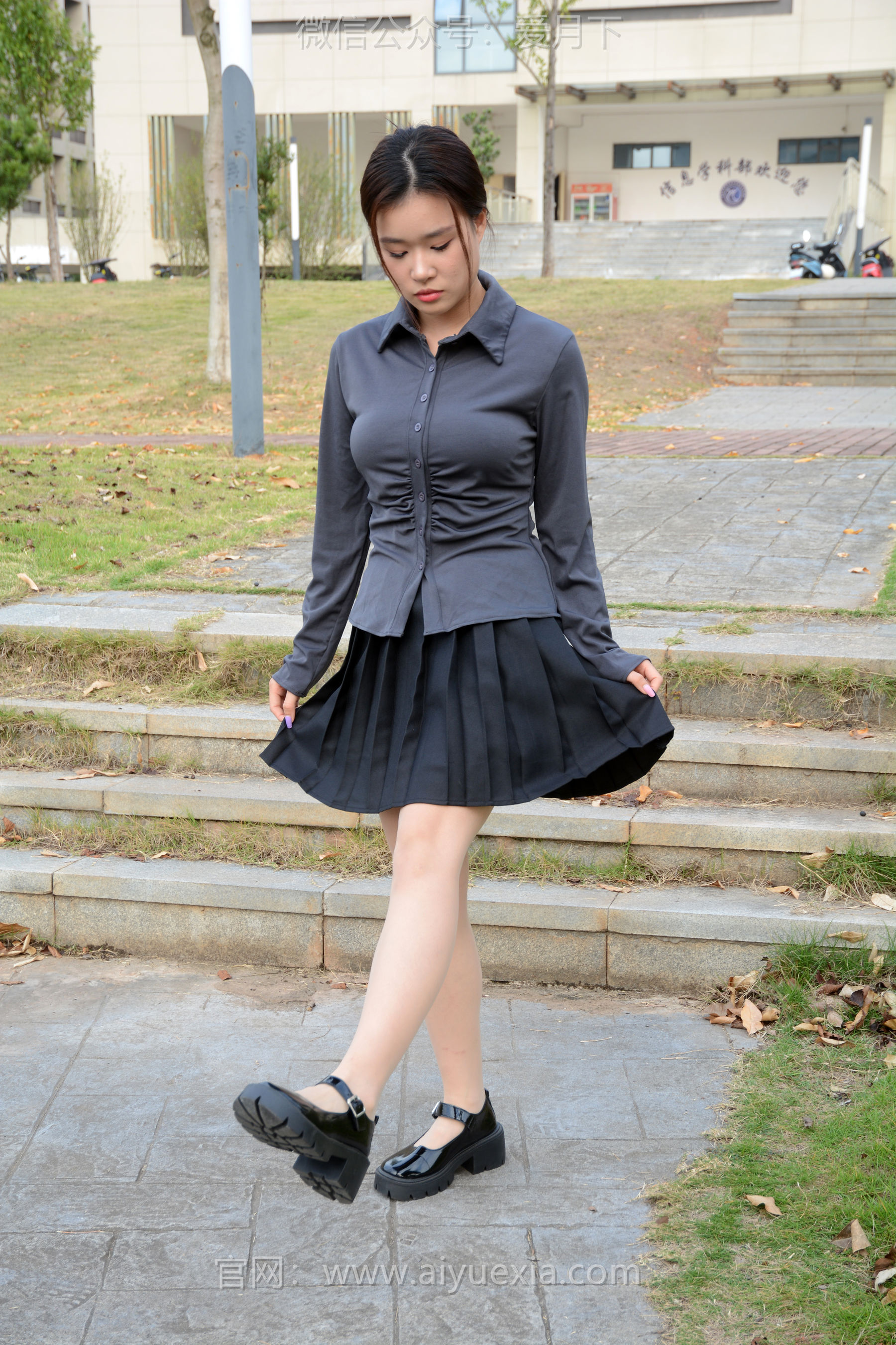 月下摄影 NO.006 茜茜 ~灰色小JK 这身灰色小JK被我穿出了正装的感觉  第3张