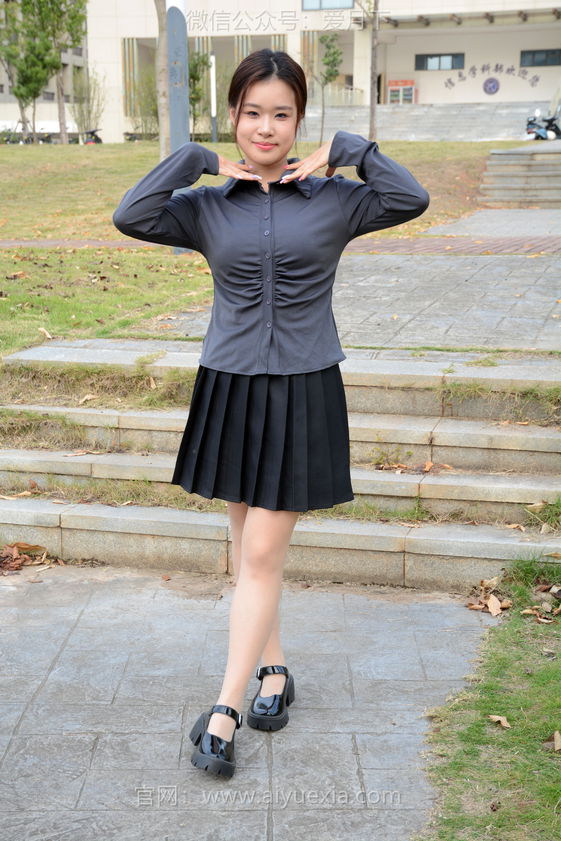 月下摄影 NO.006 茜茜 ~灰色小JK 这身灰色小JK被我穿出了正装的感觉  第3张