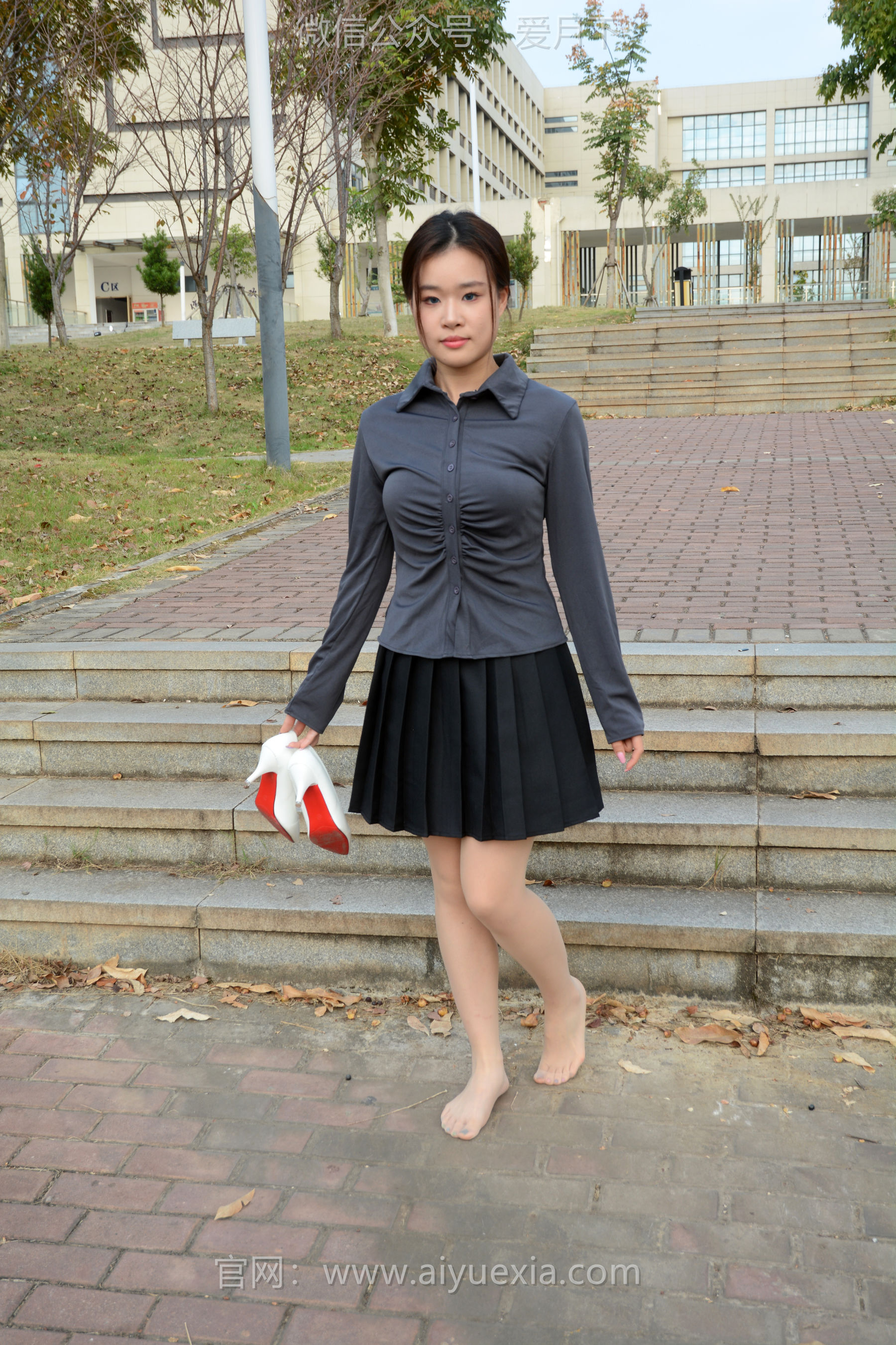 月下摄影 NO.006 茜茜 ~灰色小JK 这身灰色小JK被我穿出了正装的感觉  第26张