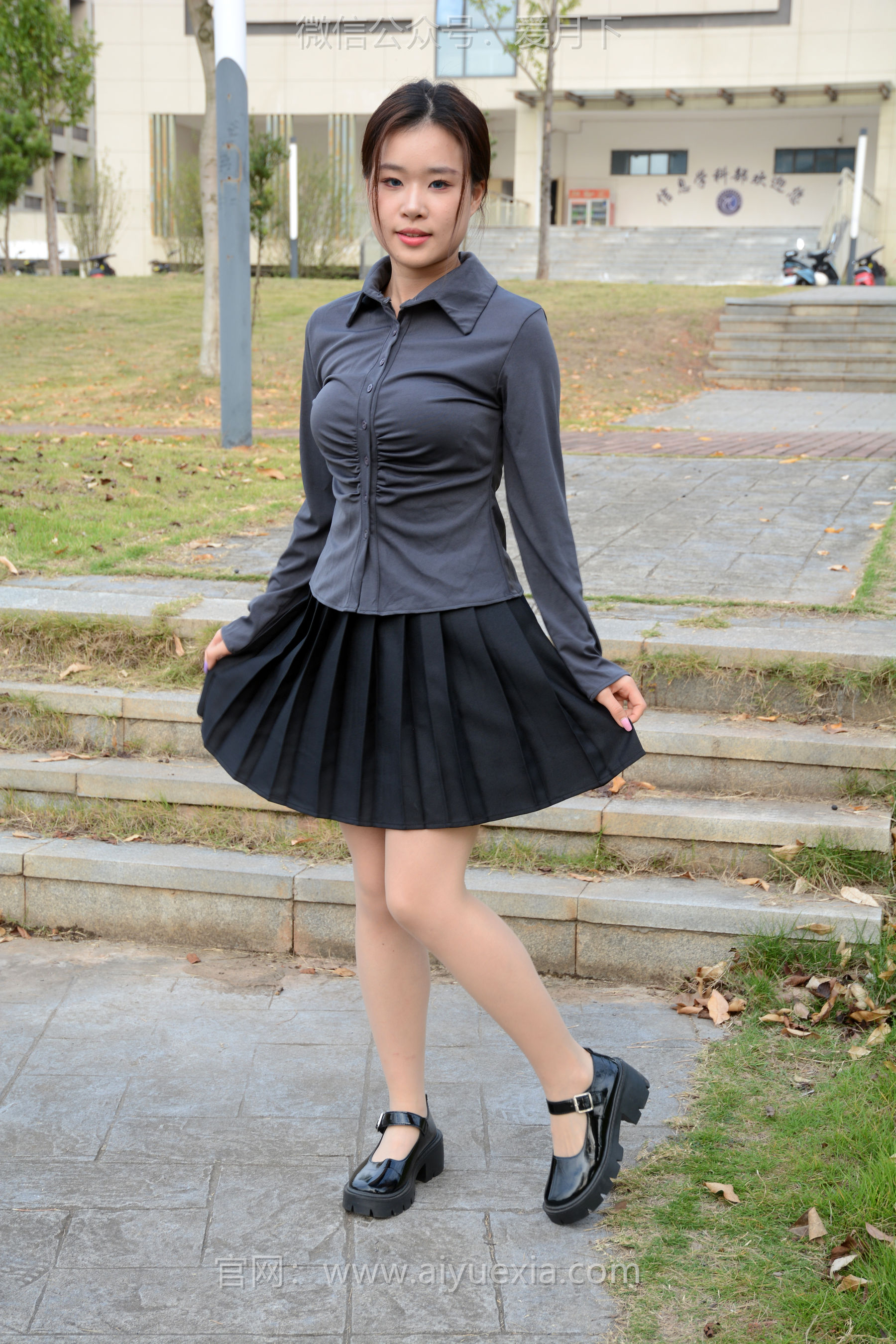 月下摄影 NO.006 茜茜 ~灰色小JK 这身灰色小JK被我穿出了正装的感觉  第3张