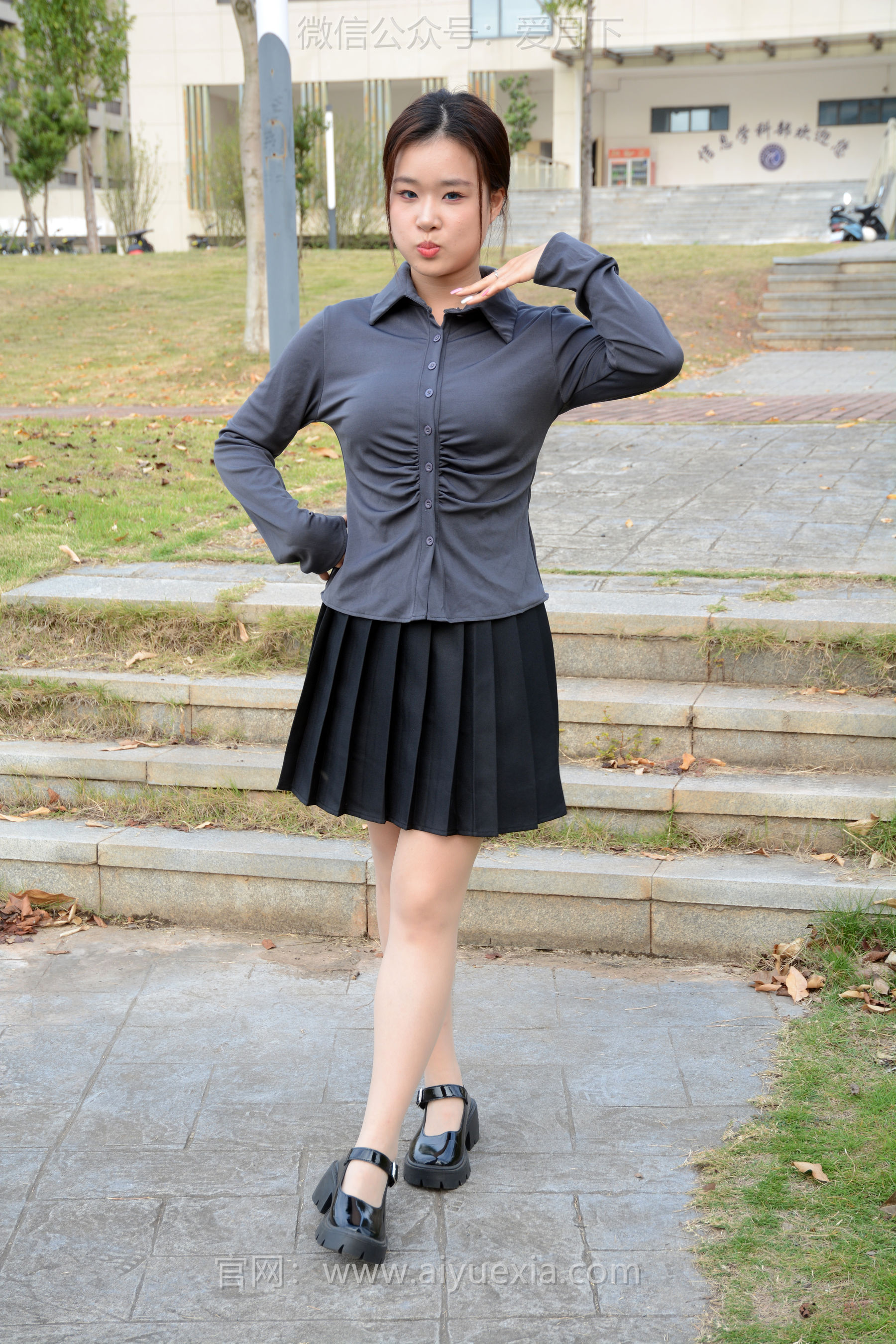 月下摄影 NO.006 茜茜 ~灰色小JK 这身灰色小JK被我穿出了正装的感觉  第3张