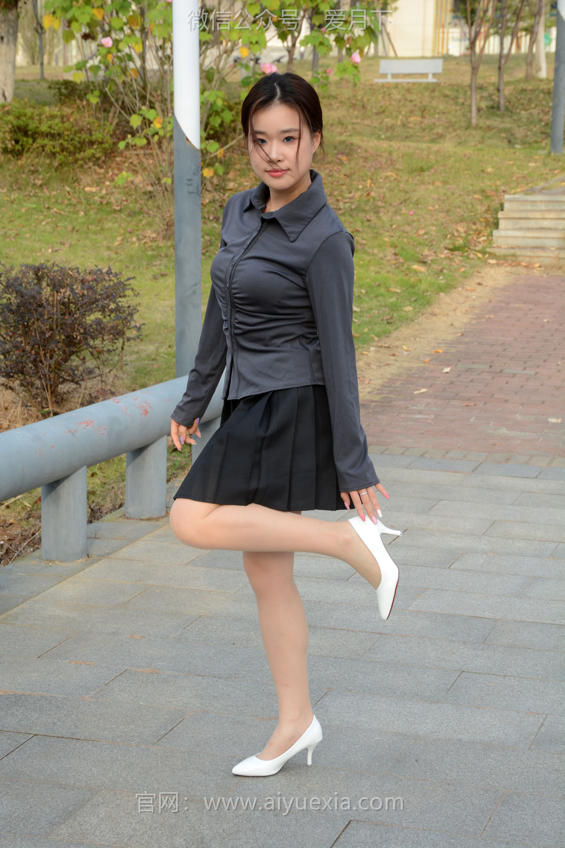 月下摄影 NO.006 茜茜 ~灰色小JK 这身灰色小JK被我穿出了正装的感觉  第18张