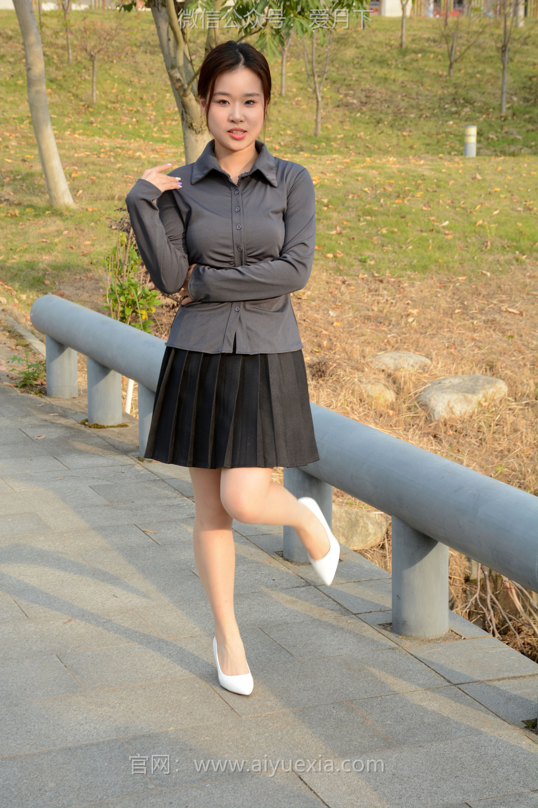月下摄影 NO.006 茜茜 ~灰色小JK 这身灰色小JK被我穿出了正装的感觉  第16张