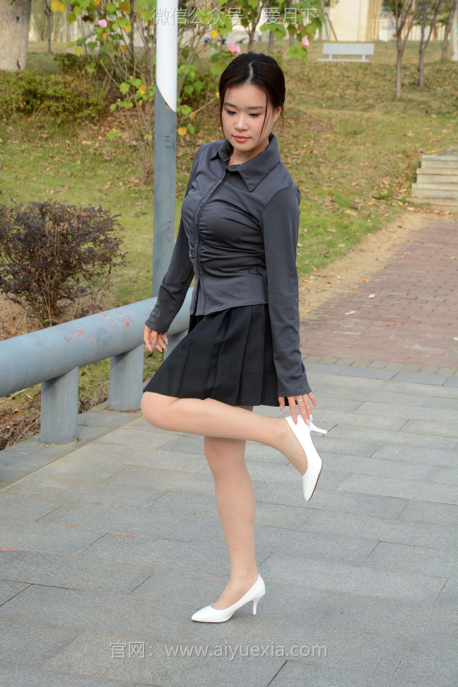 月下摄影 NO.006 茜茜 ~灰色小JK 这身灰色小JK被我穿出了正装的感觉  第18张