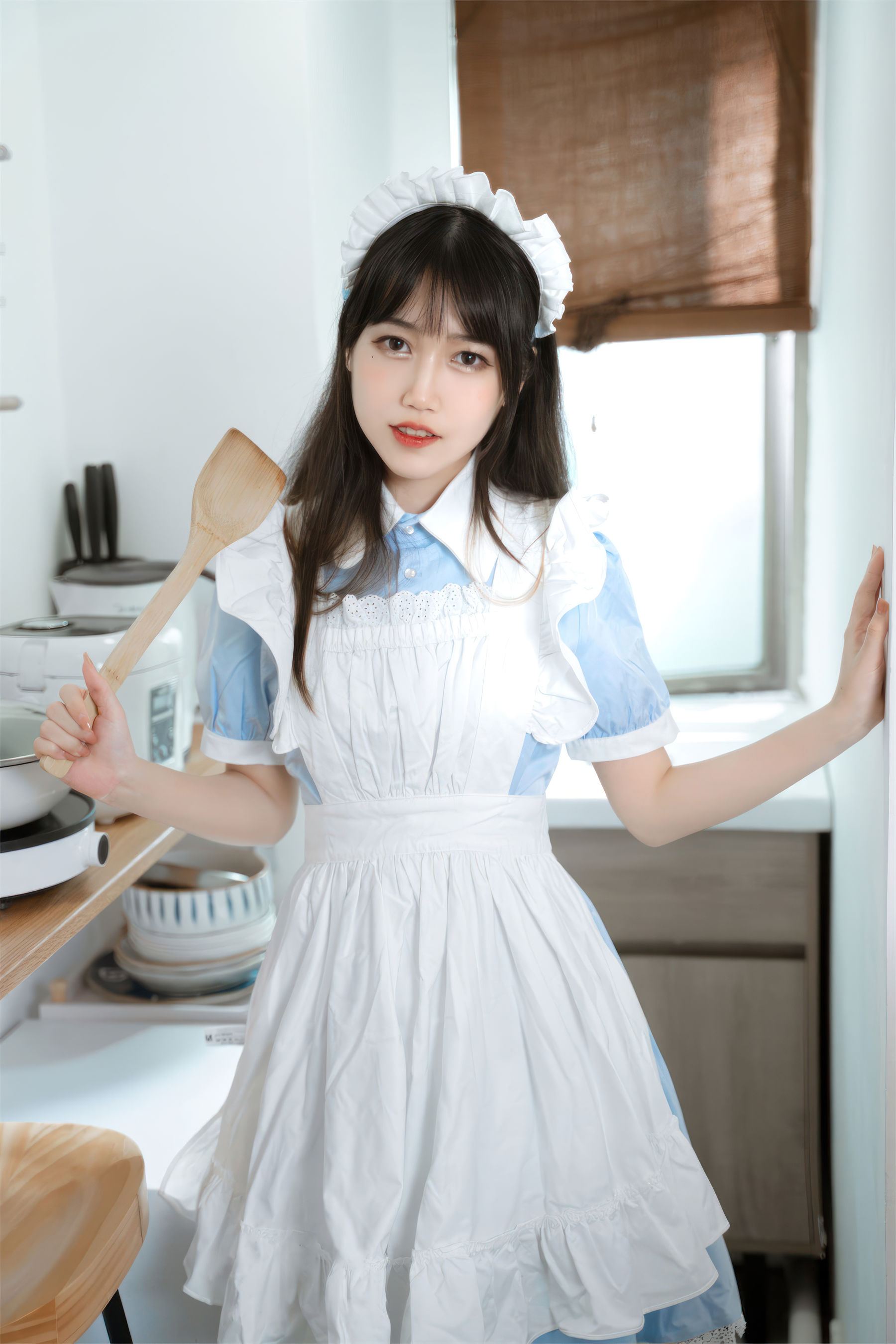 微博人气Coser不呆猫 - 厨房小女仆  第1张