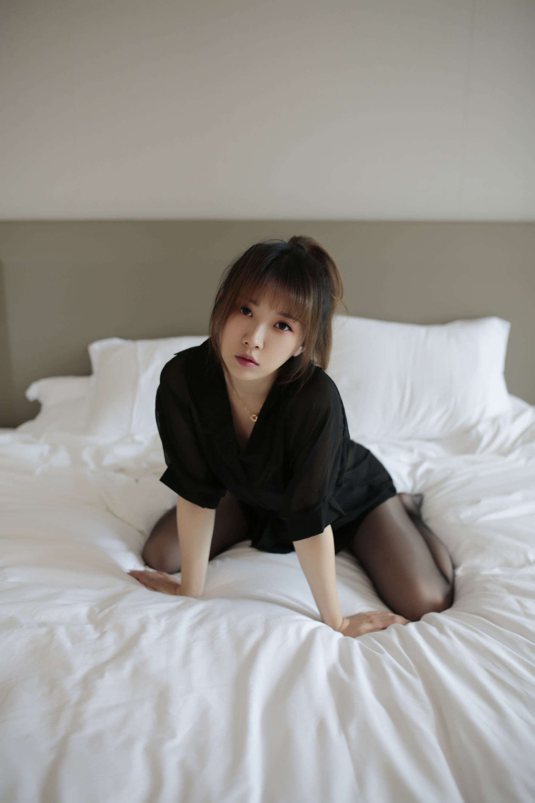 斗鱼主播小女巫露娜 - 傲慢小姐姐  第9张