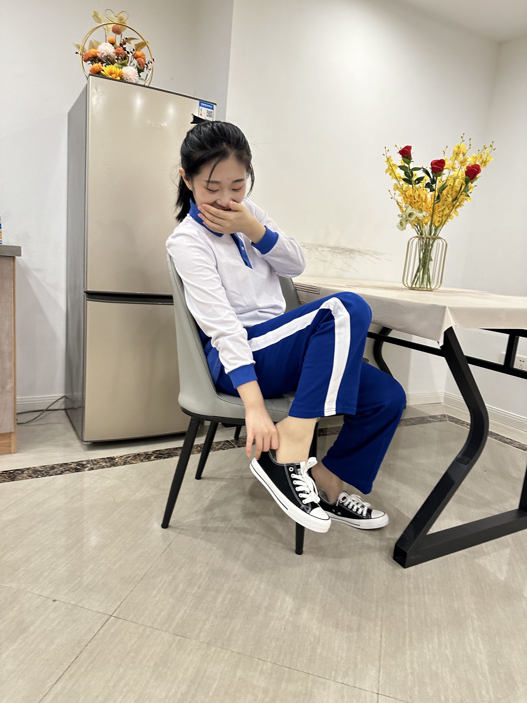 小兔 - 校服换裙子 一字马  第17张