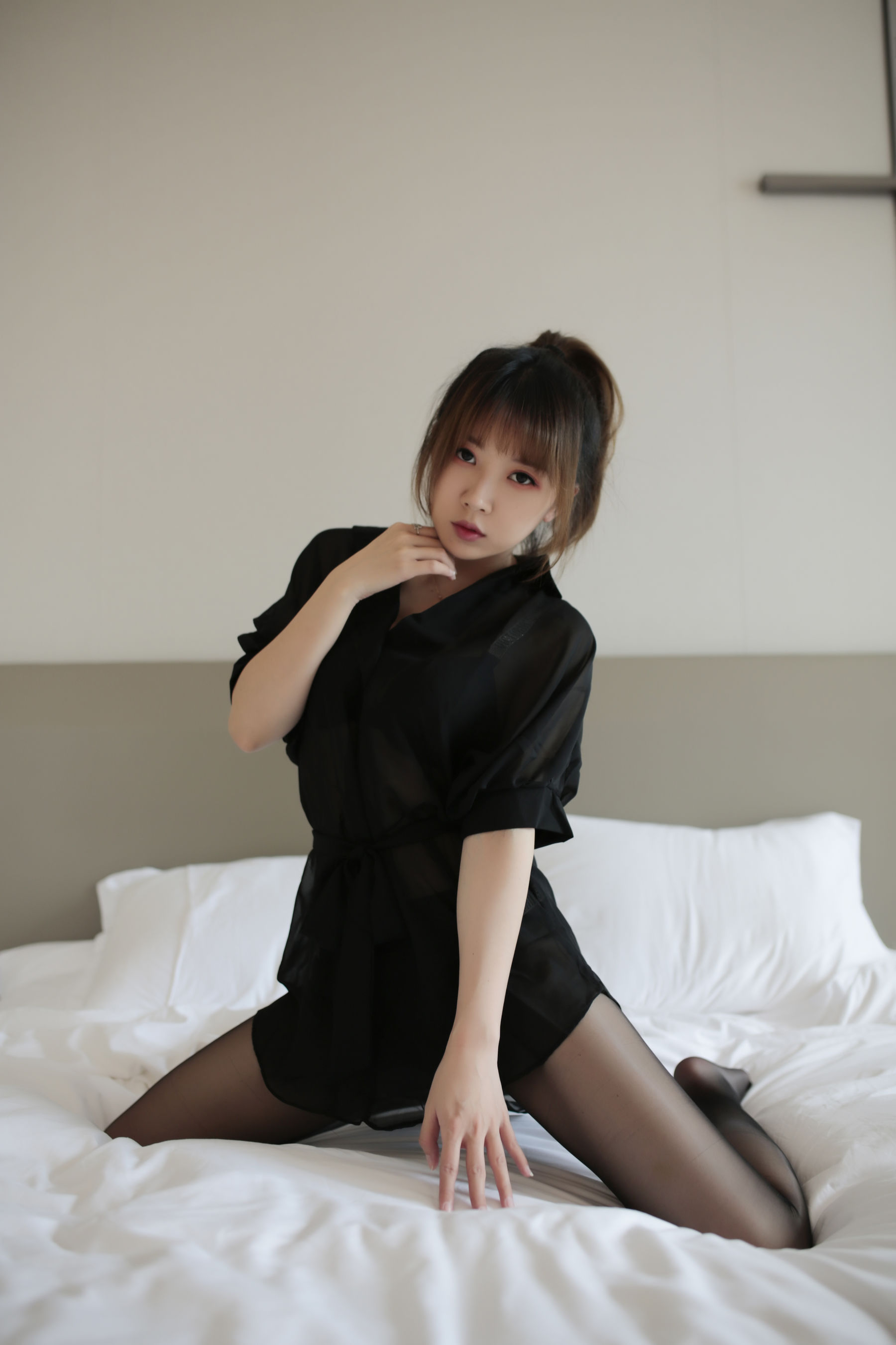 斗鱼主播小女巫露娜 - 傲慢小姐姐  第8张
