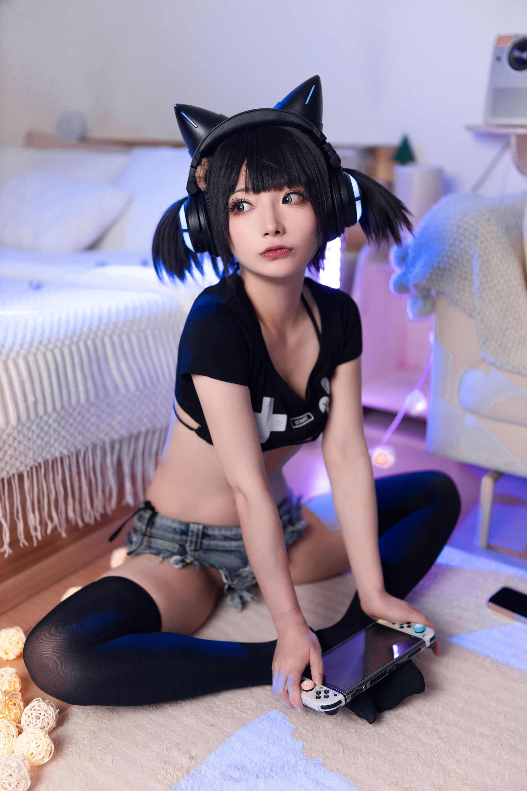 是三不是世w - 偷玩游戏机的少女  第4张
