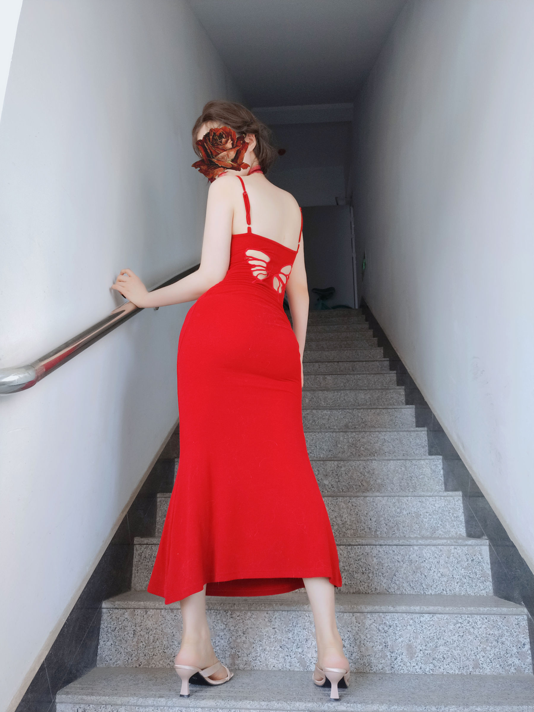 Coser小姐姐 白银 [fantia] 2024-09-01 赤いドレス