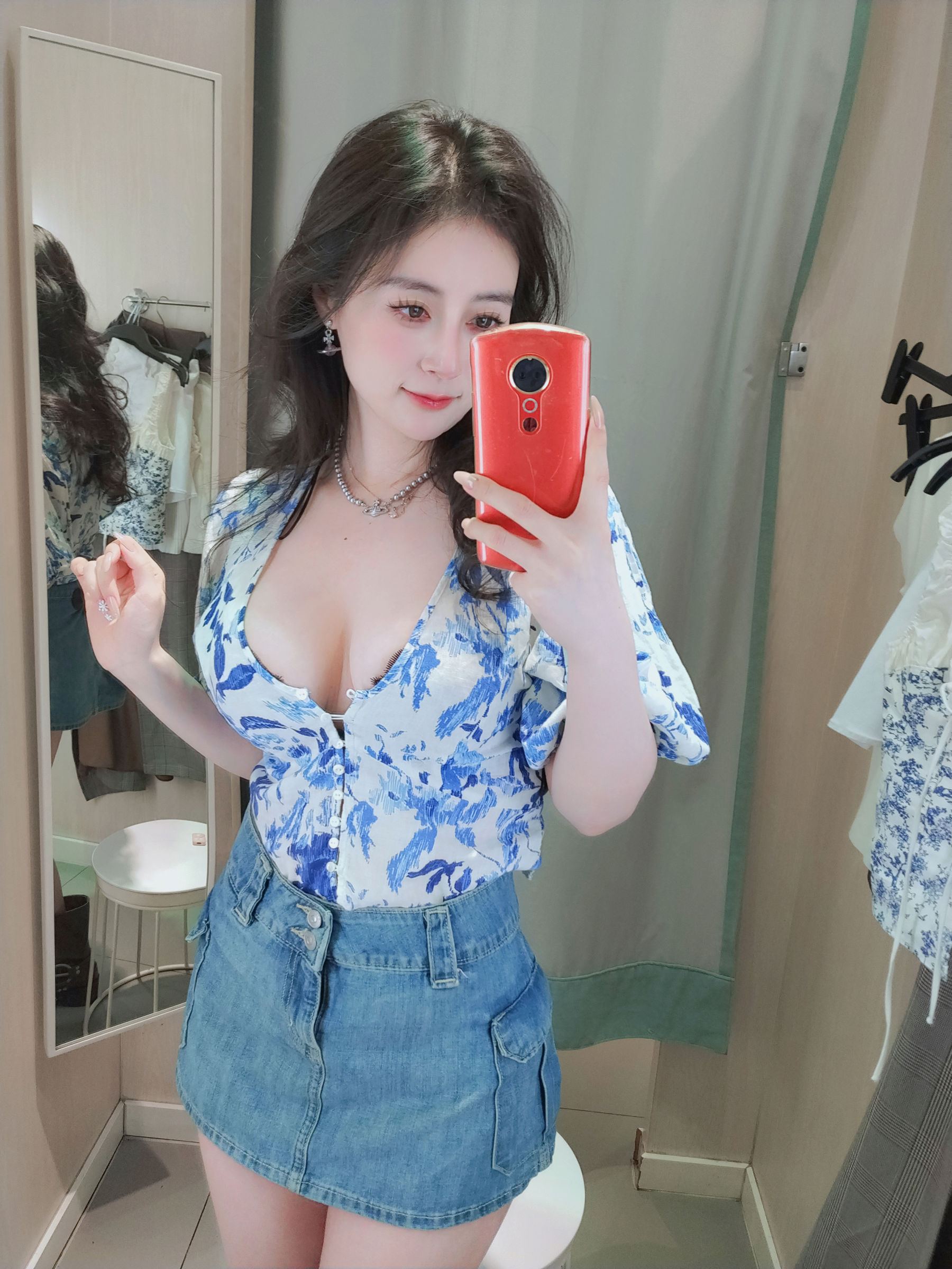 Coser小姐姐 白银 [fantia] 2024-09-27 脱衣室の自撮り