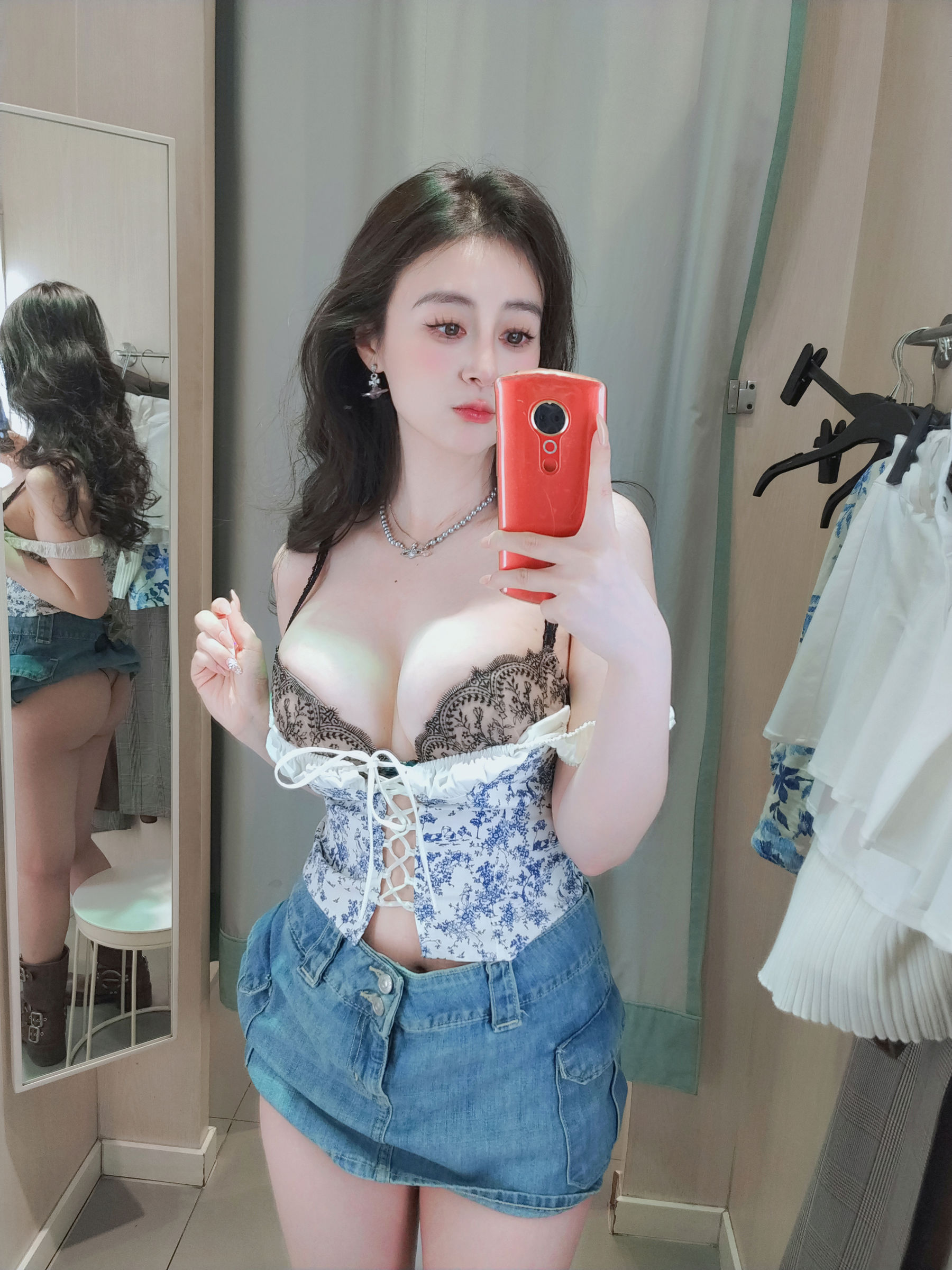 Coser小姐姐 白银 [fantia] 2024-09-27 脱衣室の自撮り